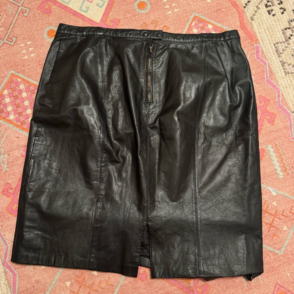 Vintage Cedars Woman Black 100%  Leather  Black Skirt / Size 24